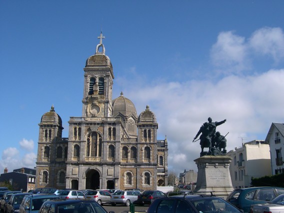  place de l'église et  son parking